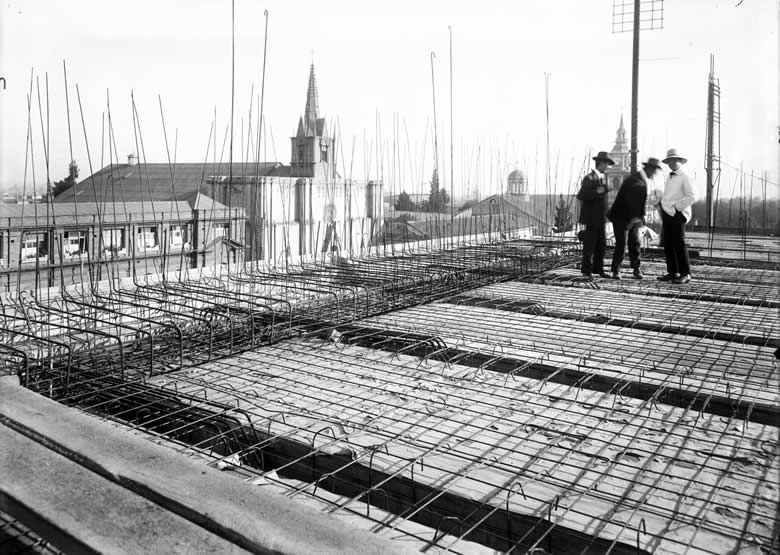 “Fue una de las primeras infraestructuras construidas en hormigón armado en Chile”, indica el arquitecto Patricio Duarte, del Instituto de Historia y Patrimonio de la U. de Chile. Fuente: Archivo Fotográfico Biblioteca Nacional