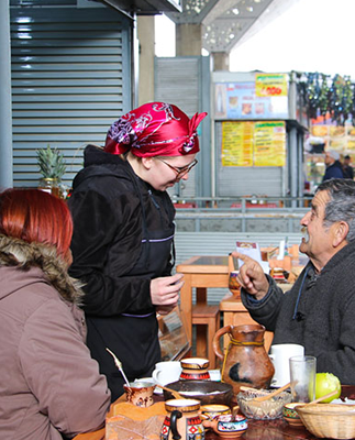 Newen Lamngen: La primera cafetería mapuche de Santiago que se instala en el mercado Tirso de Molina