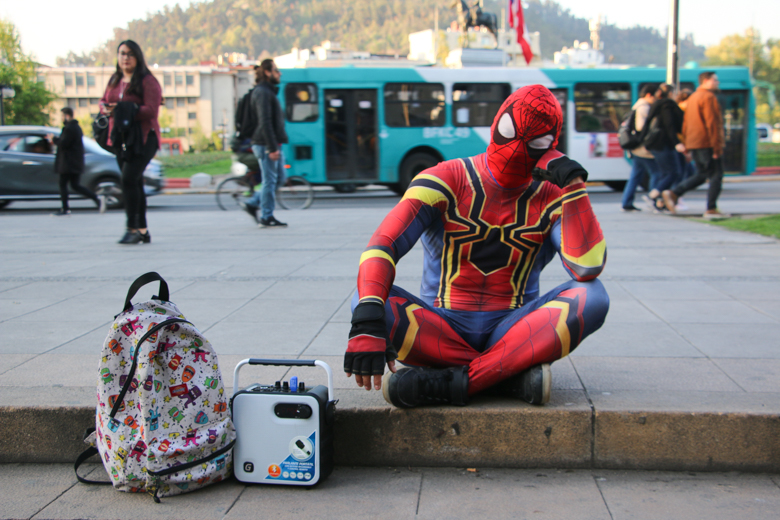 Renato Avilés, el hombre detrás de la máscara del “estúpido y sensual” Spiderman  chileno - AmoSantiago