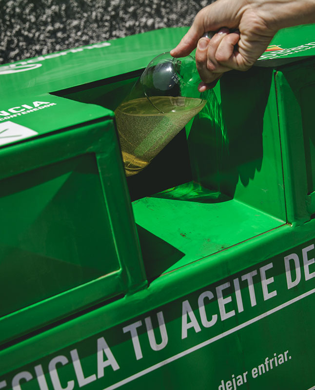 Santiago verde: Las alternativas para reciclar el aceite de cocina