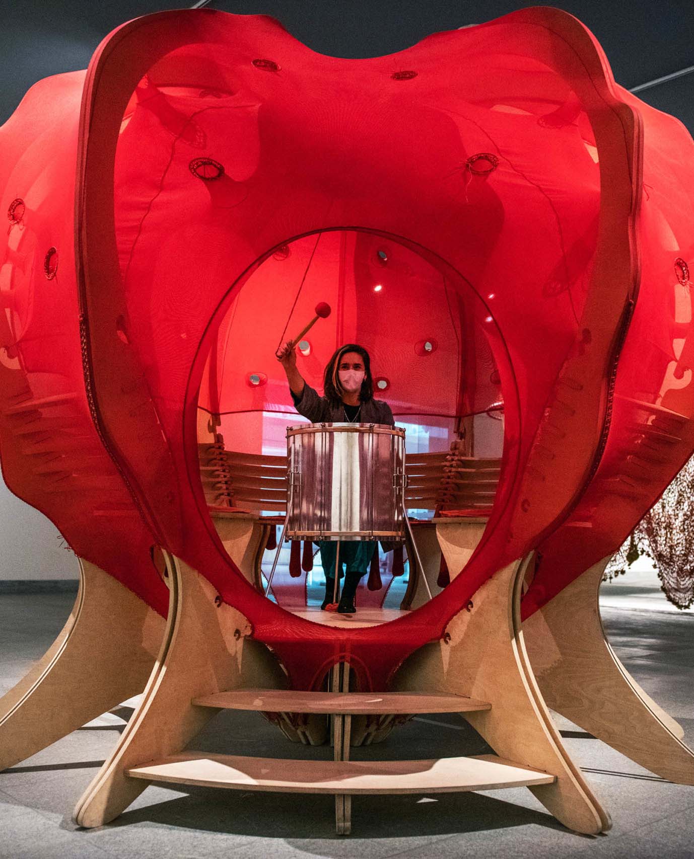 Soplo en el CCLM: Un viaje sensorial por la obra de Ernesto Neto