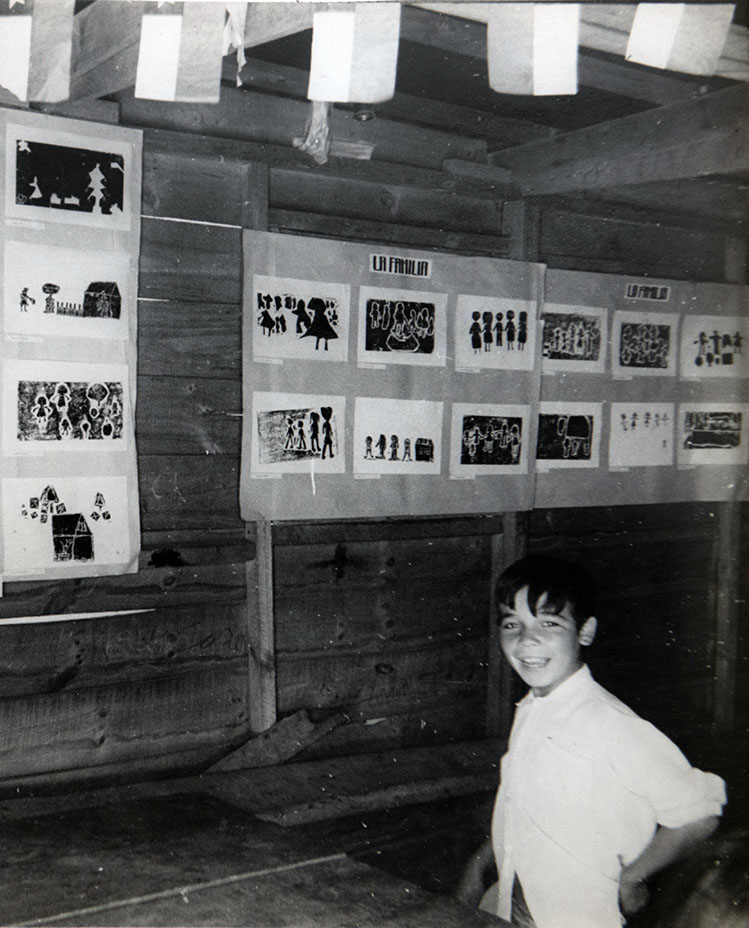 Exposición Grabado Hecho en Chile revela la historia desconocida de los talleres de Eduardo Vilches con niños de campamentos
