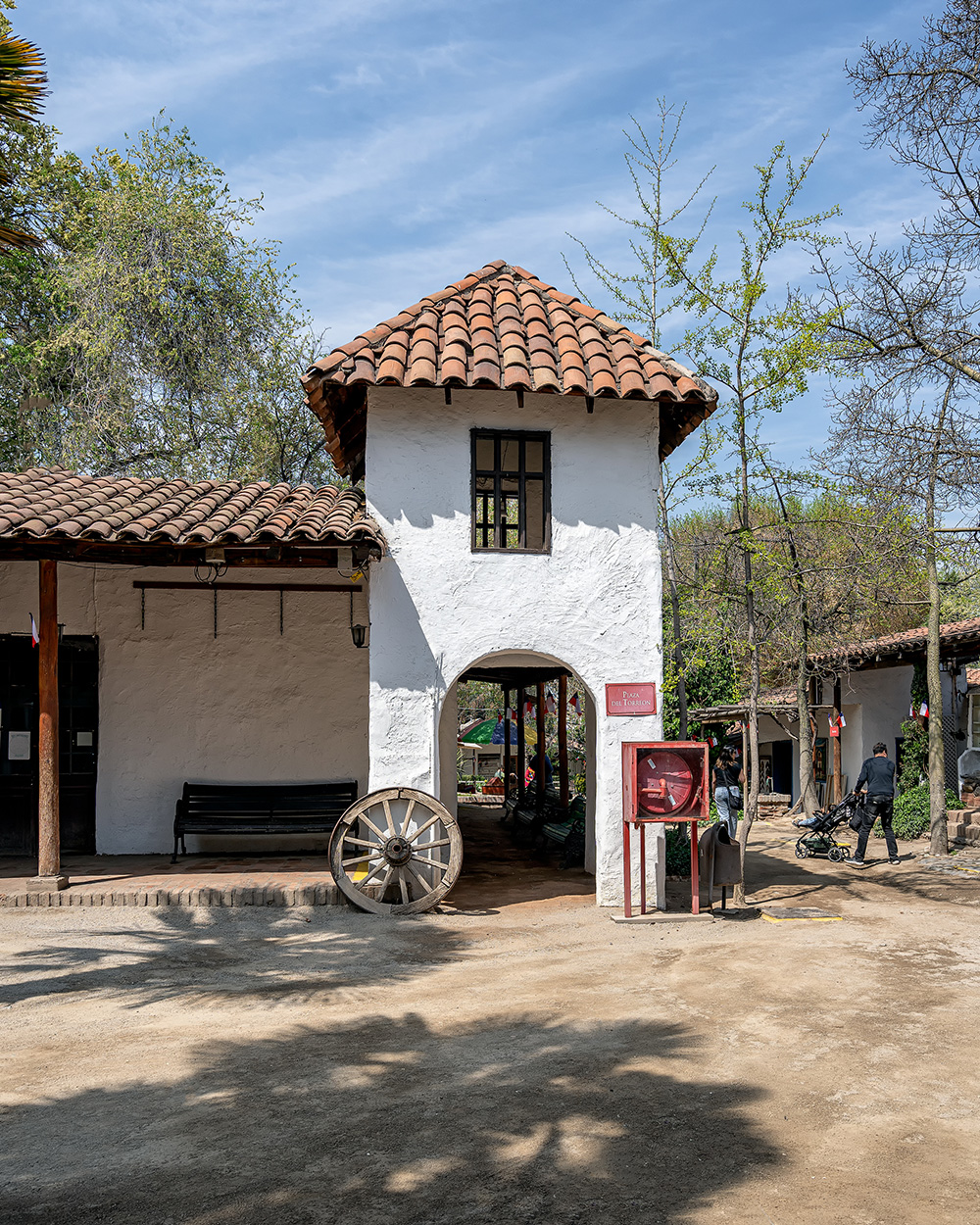 Pueblito Los Dominicos / Fotógrafa: Aurora Becerra Leal / Colección: Archivo fotográfico de Santiago / Año: 2022