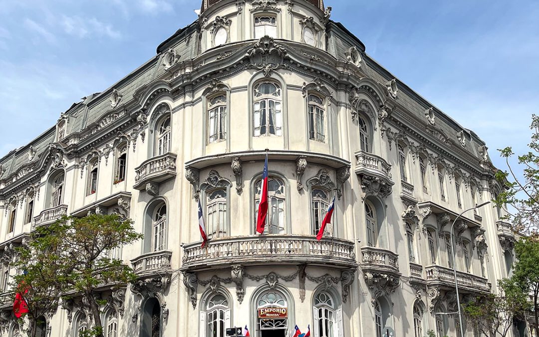 Palacio Larraín Mancheño abre Emporio Moneda, el primer almacén de época del país