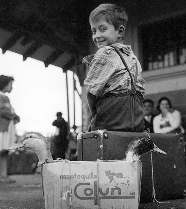 Niños y niñas en la ciudad: Otra de las dimensiones que cruza el nuevo libro de Archivo Brügmann
