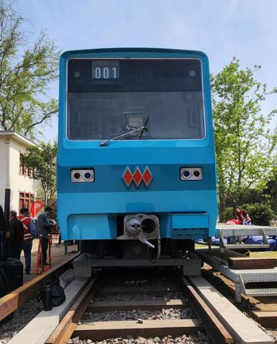 Histórico vagón del Metro de Santiago llega al Museo Ferroviario