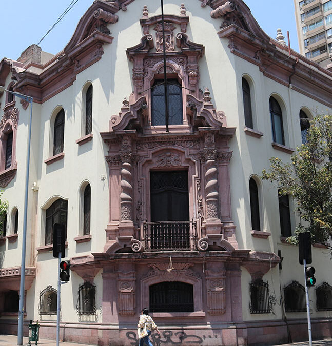 La impresionante restauración de la Casa Ariztía, ícono del estilo neobarroco en Santiago