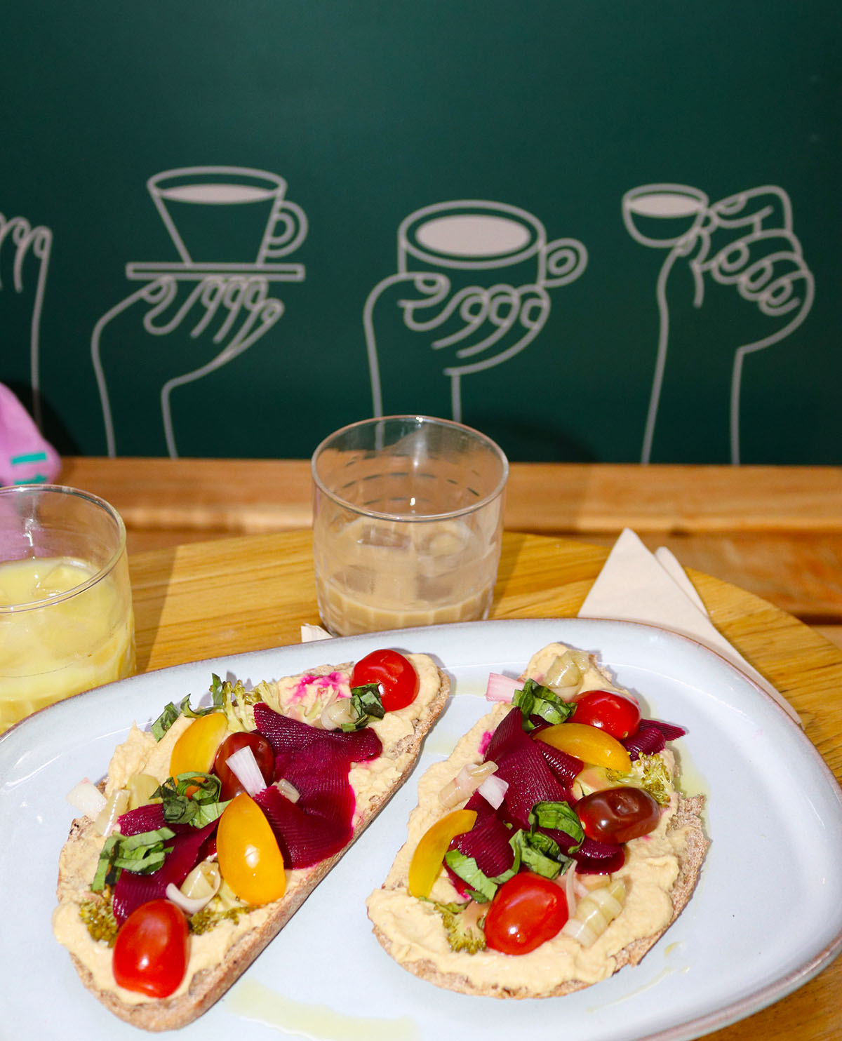 José & José: la nueva cafetería de Lastarria que sienta al barrio a la mesa